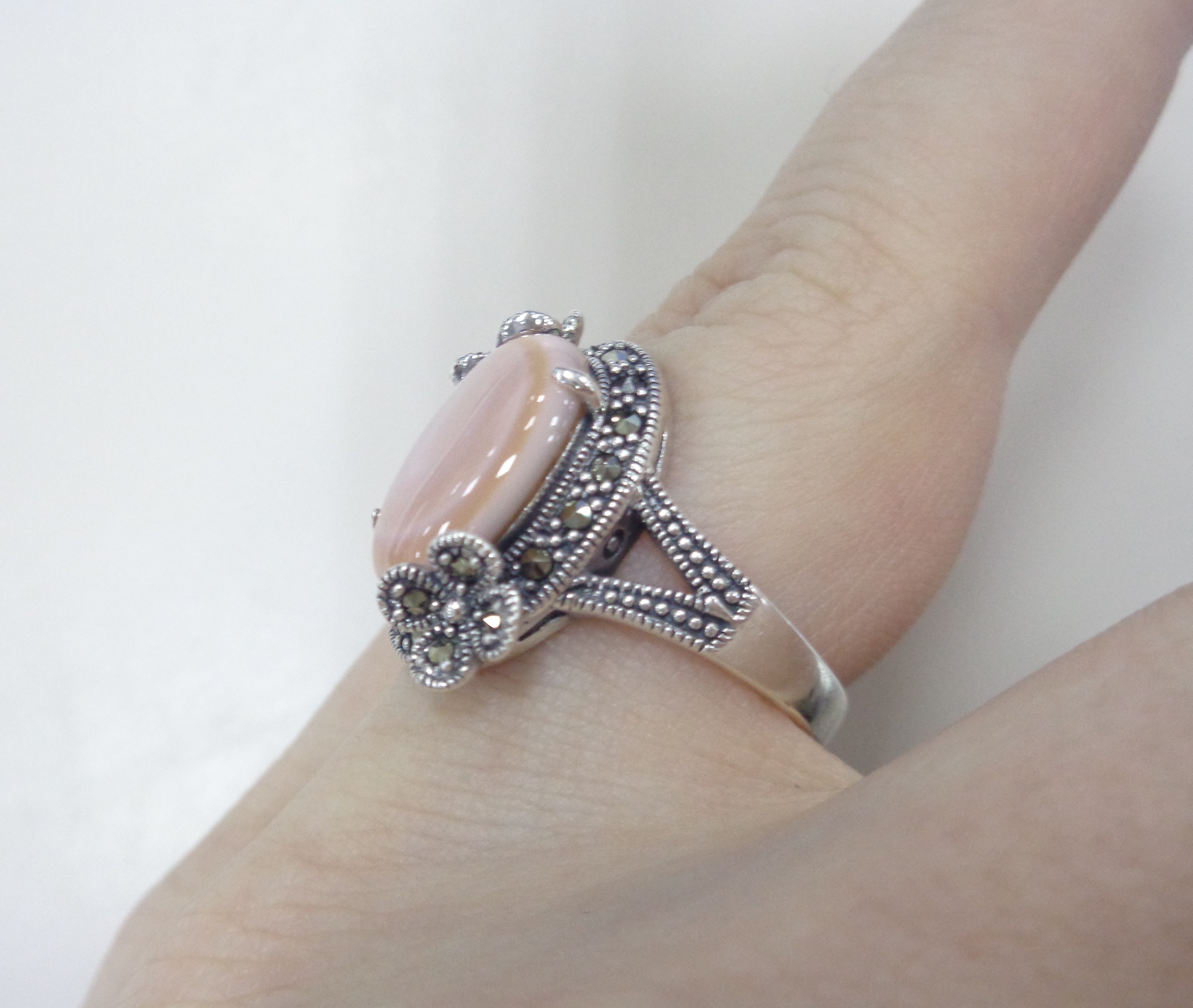 Серебряное кольцо с перламутром